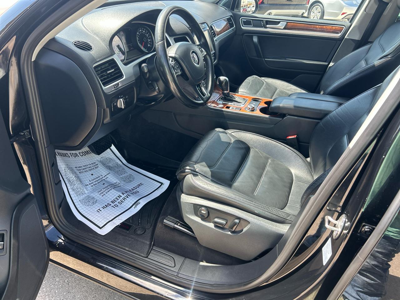 Volkswagen Touareg 4dr TDI Sport w/Nav 2012