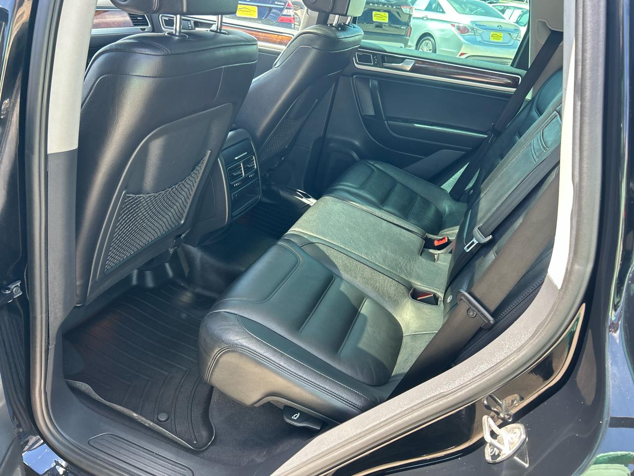 Volkswagen Touareg 4dr TDI Sport w/Nav 2012