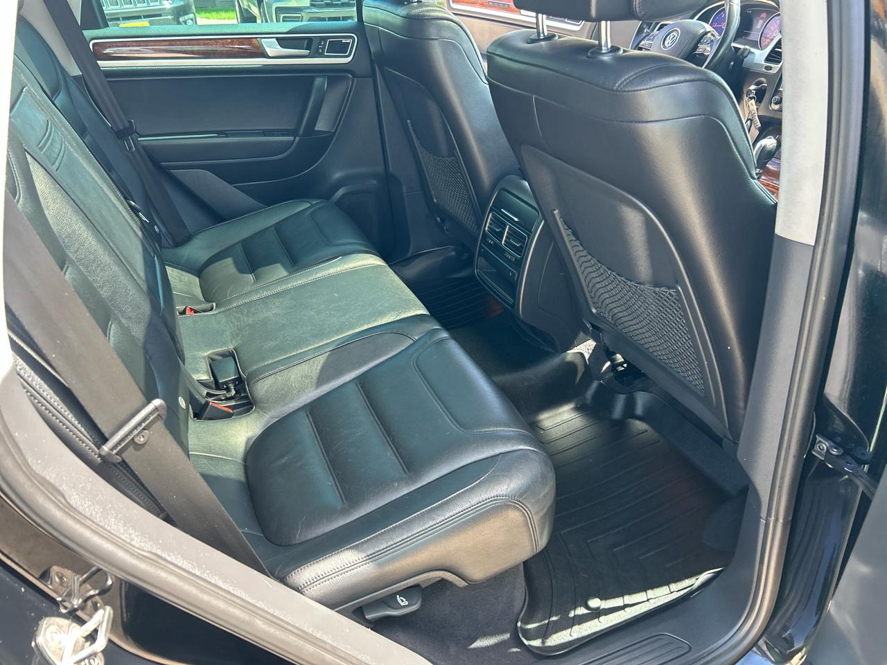 Volkswagen Touareg 4dr TDI Sport w/Nav 2012