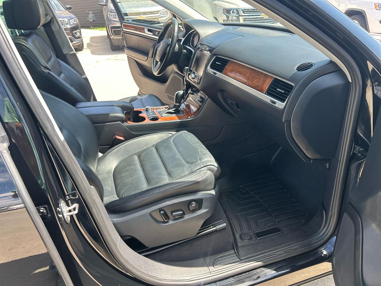 Volkswagen Touareg 4dr TDI Sport w/Nav 2012