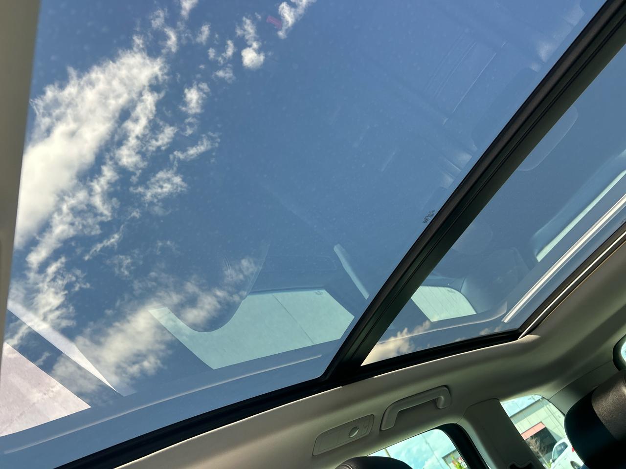 Volkswagen Touareg 4dr TDI Sport w/Nav 2012