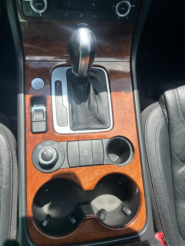Volkswagen Touareg 4dr TDI Sport w/Nav 2012