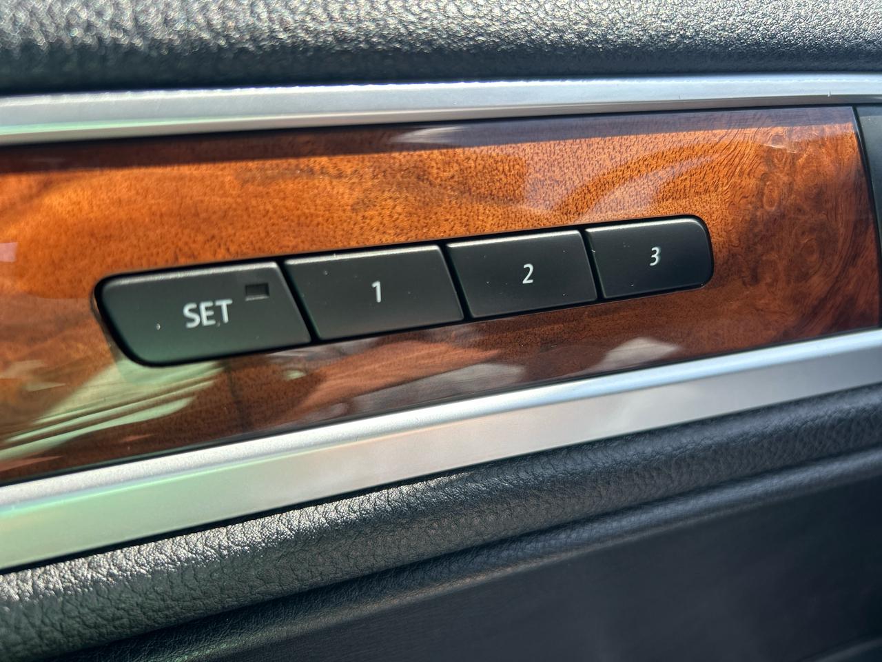 Volkswagen Touareg 4dr TDI Sport w/Nav 2012