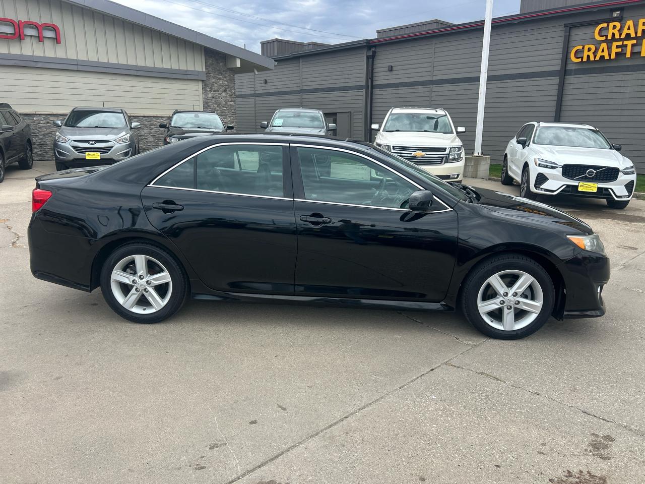 Toyota Camry 4dr Sdn I4 Auto XLE (Natl) 2013