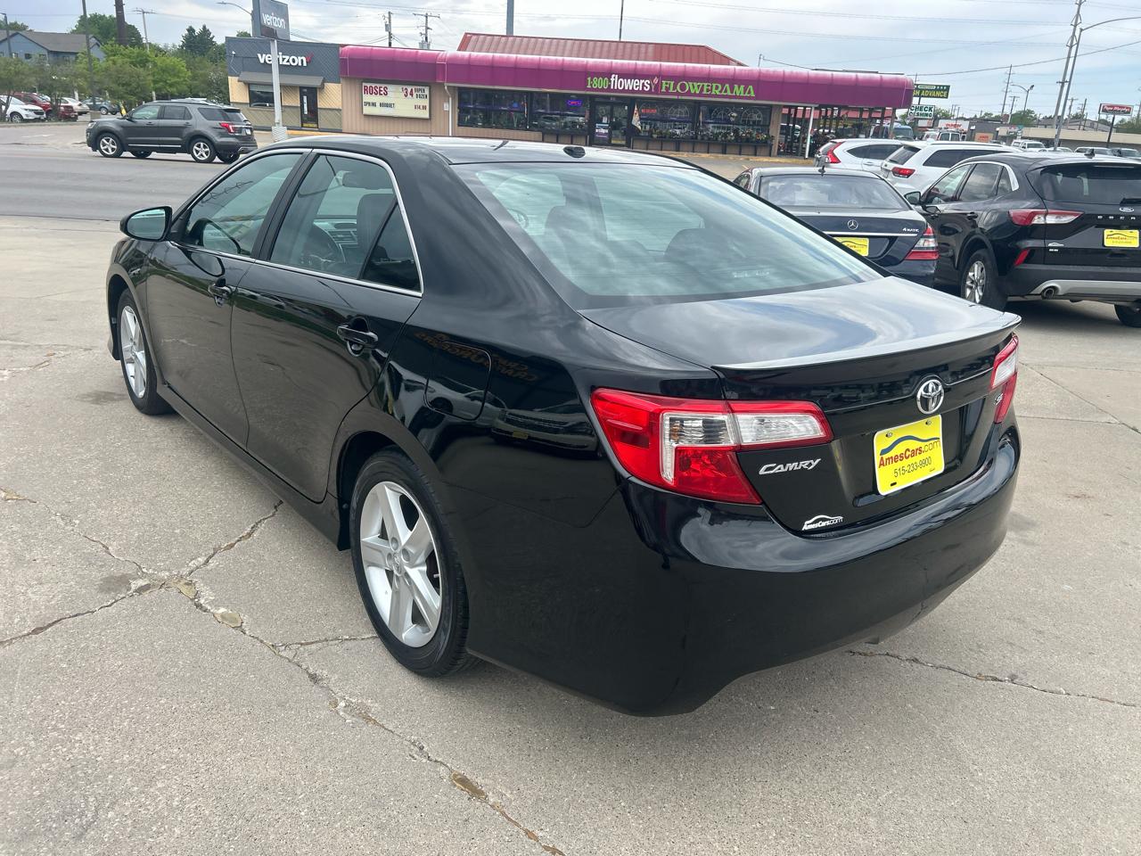 Toyota Camry 4dr Sdn I4 Auto XLE (Natl) 2013