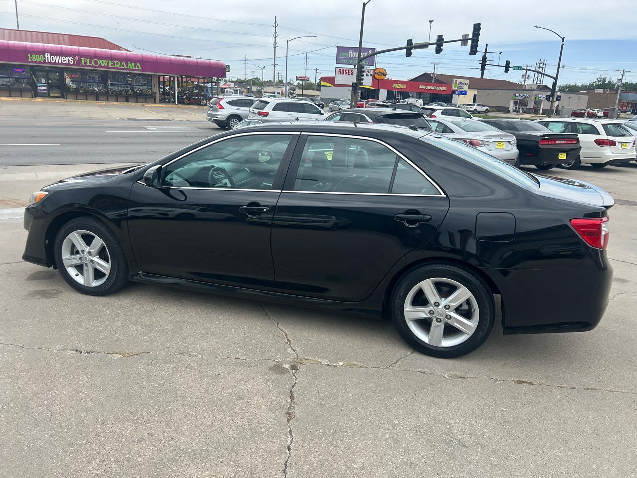 Toyota Camry 4dr Sdn I4 Auto XLE (Natl) 2013