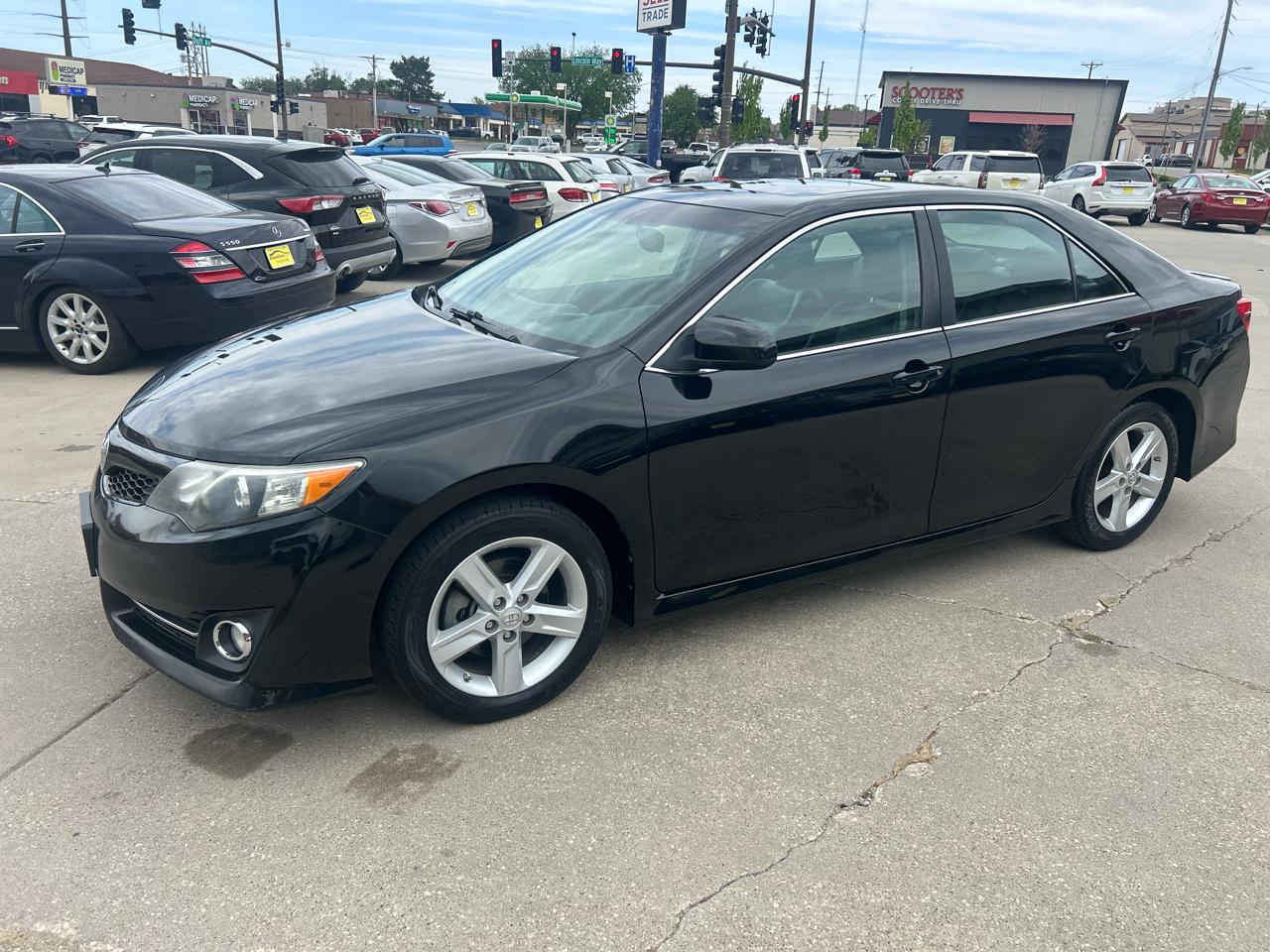 Toyota Camry 4dr Sdn I4 Auto XLE (Natl) 2013