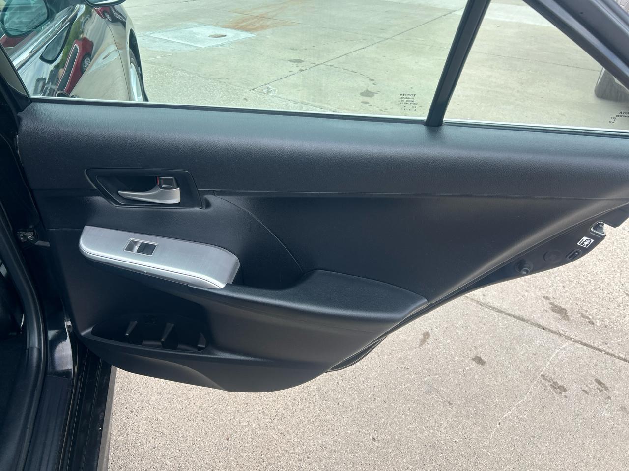 Toyota Camry 4dr Sdn I4 Auto XLE (Natl) 2013