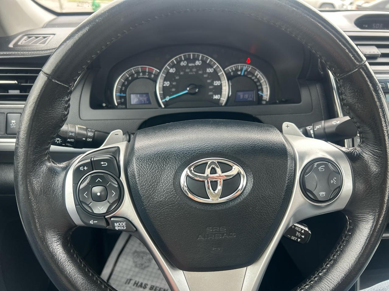 Toyota Camry 4dr Sdn I4 Auto XLE (Natl) 2013