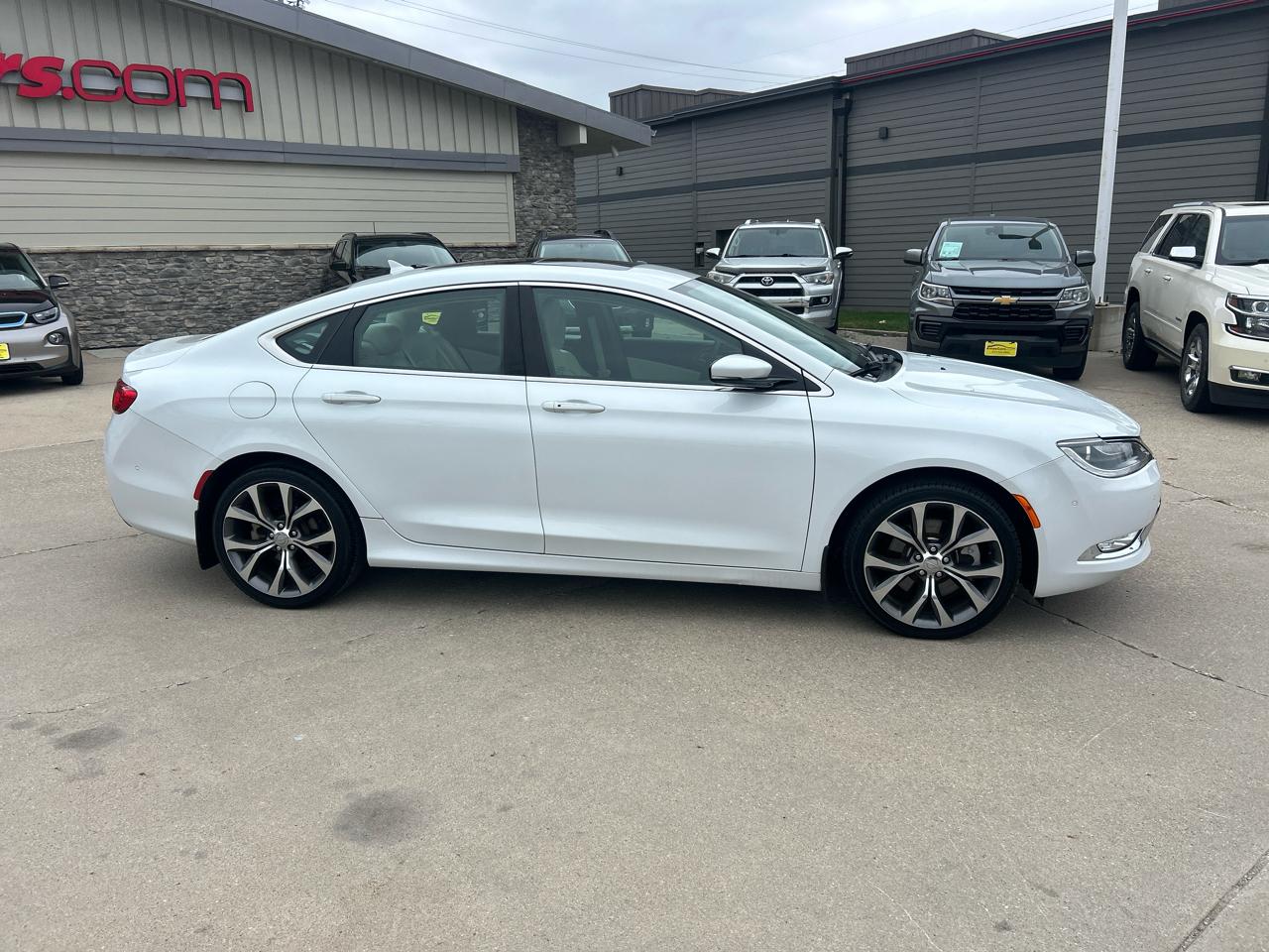 Chrysler 200 4dr Sdn C AWD 2015