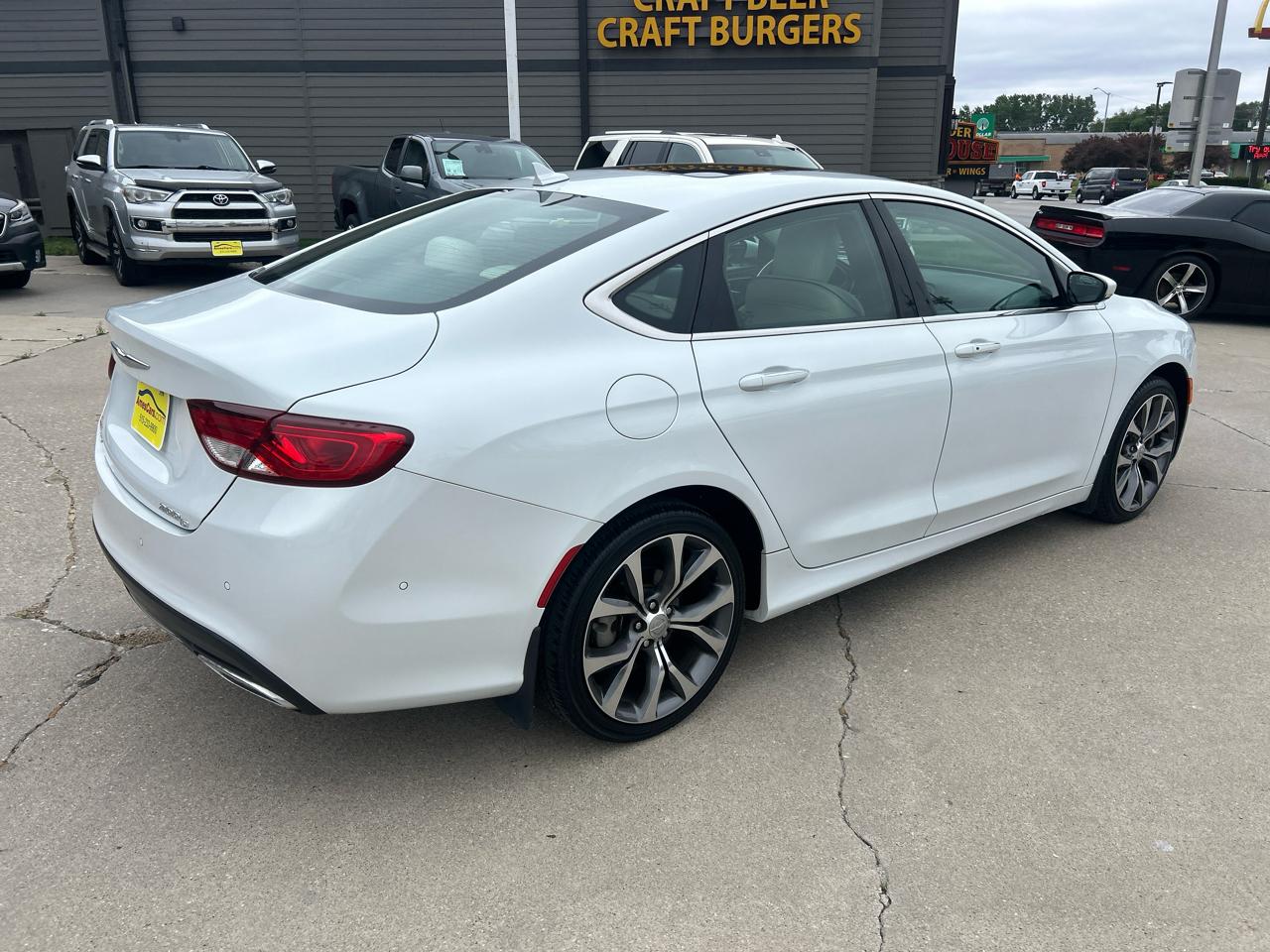 Chrysler 200 4dr Sdn C AWD 2015