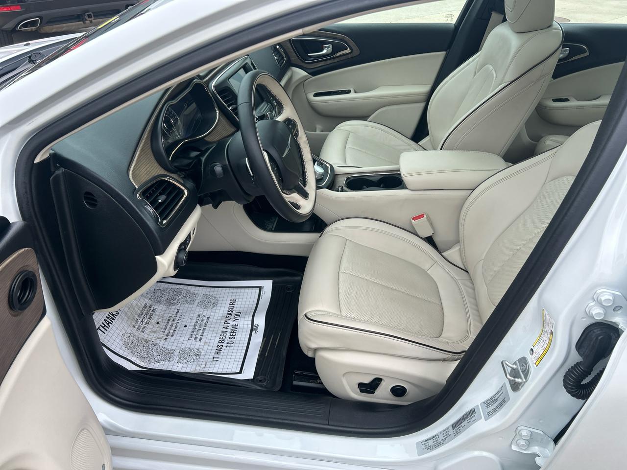 Chrysler 200 4dr Sdn C AWD 2015