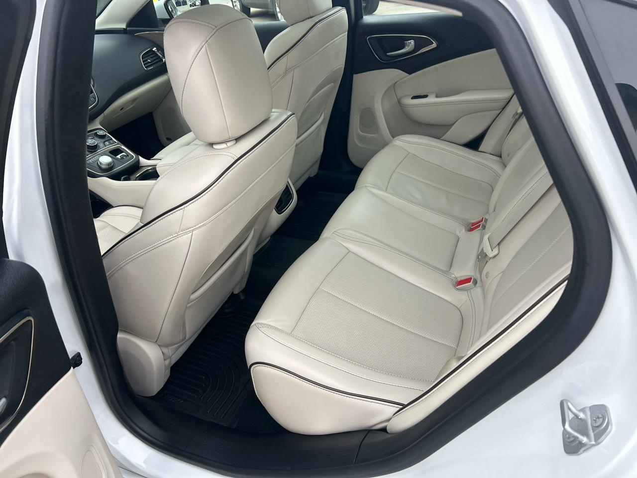 Chrysler 200 4dr Sdn C AWD 2015