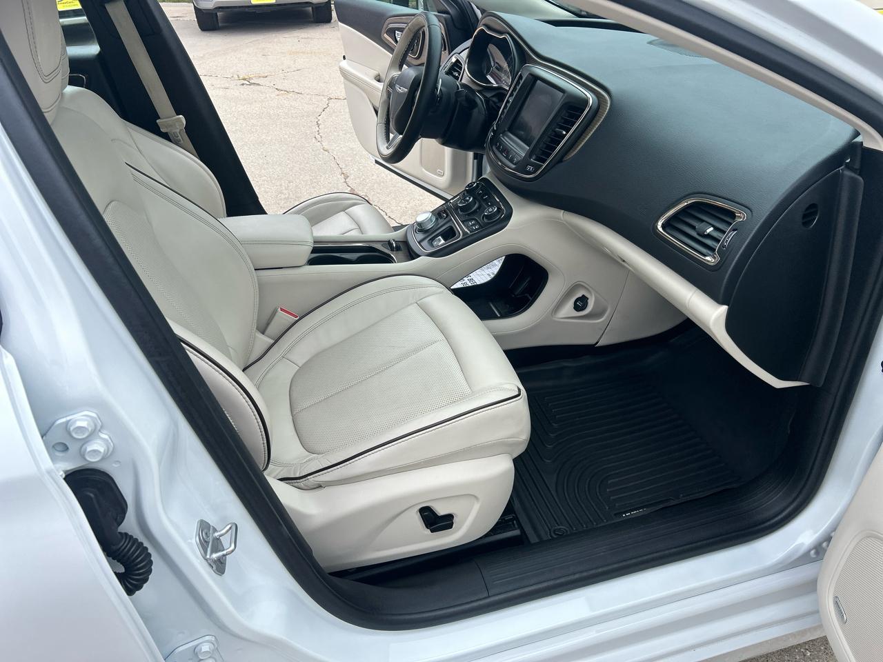 Chrysler 200 4dr Sdn C AWD 2015