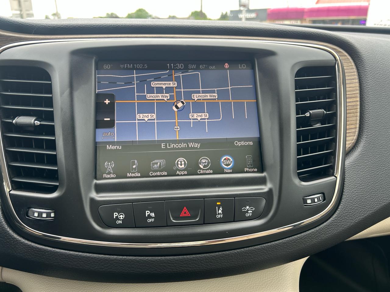 Chrysler 200 4dr Sdn C AWD 2015
