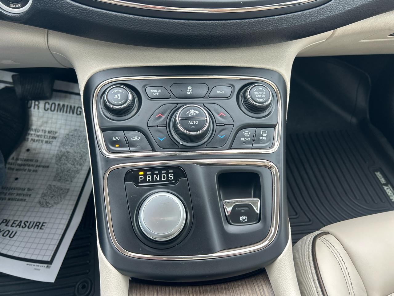 Chrysler 200 4dr Sdn C AWD 2015