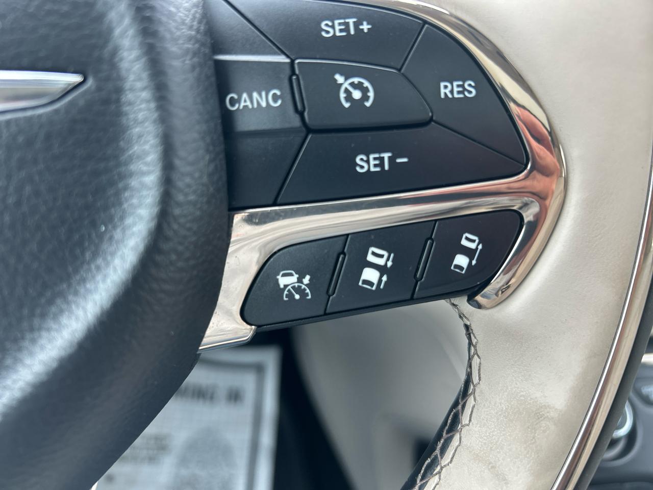 Chrysler 200 4dr Sdn C AWD 2015