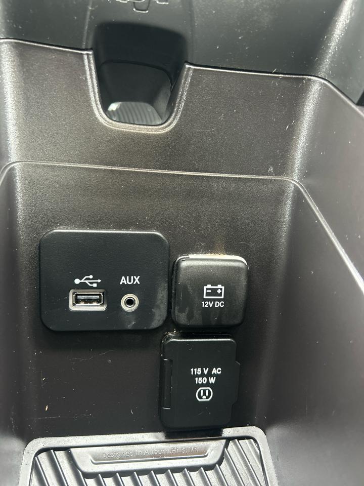 Chrysler 200 4dr Sdn C AWD 2015