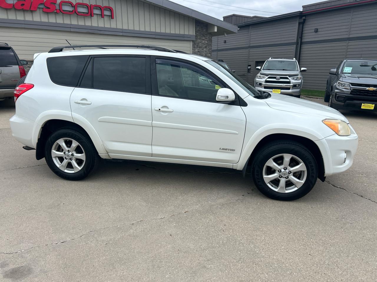 Toyota RAV4 4WD 4dr 4-cyl 4-Spd AT Ltd (Natl) 2010