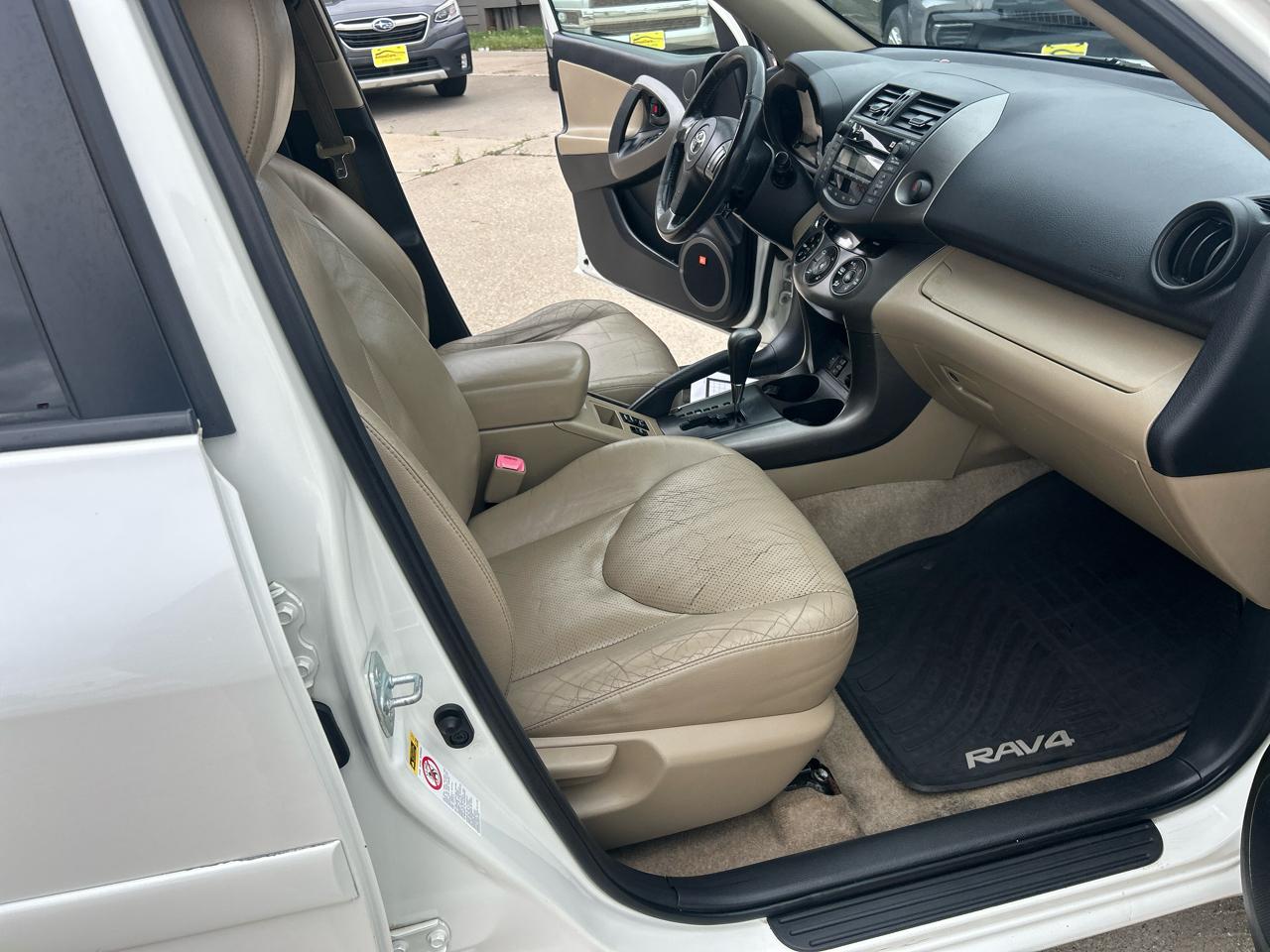 Toyota RAV4 4WD 4dr 4-cyl 4-Spd AT Ltd (Natl) 2010