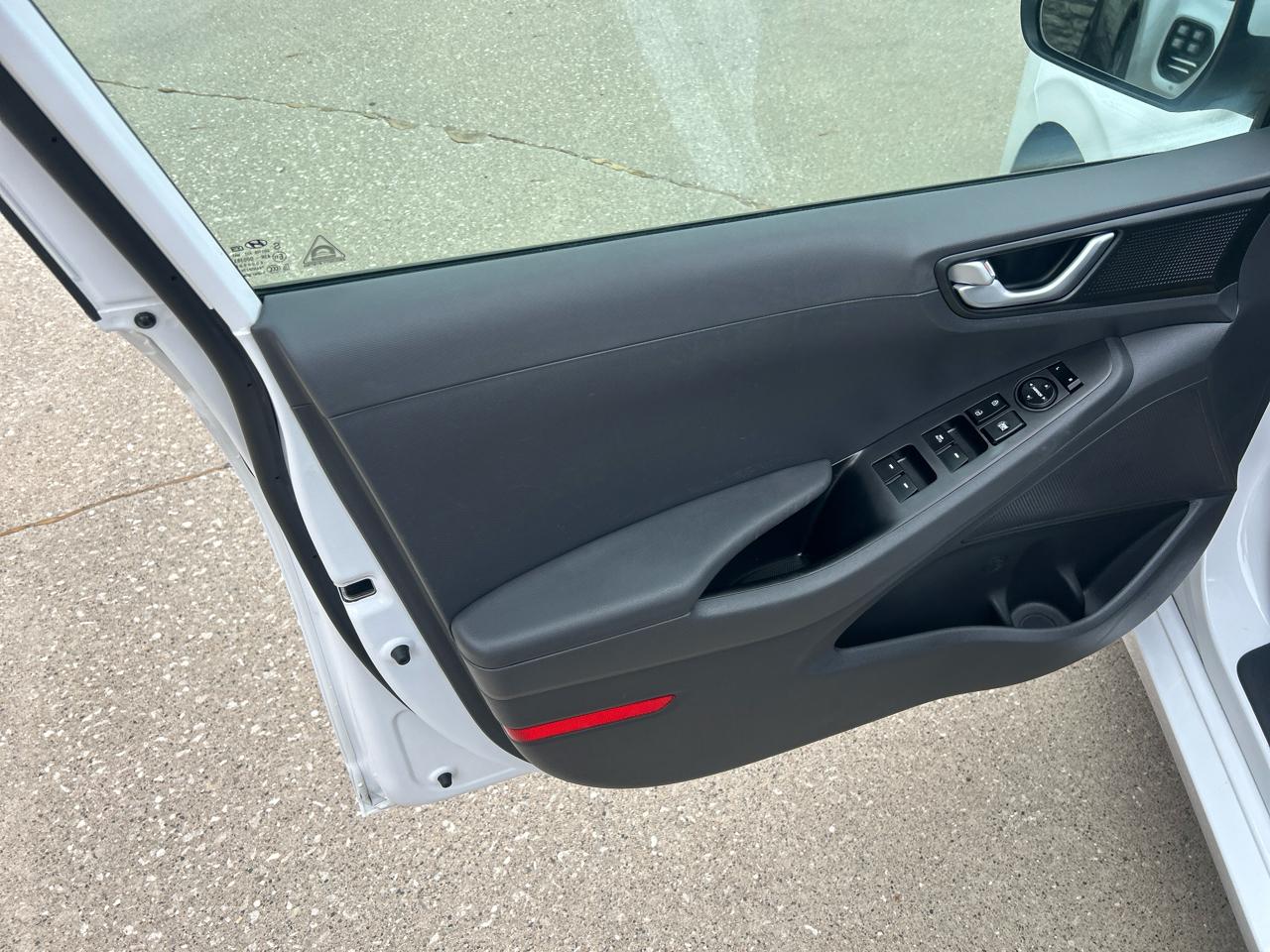 Hyundai Ioniq Hybrid SEL Hatchback 2017