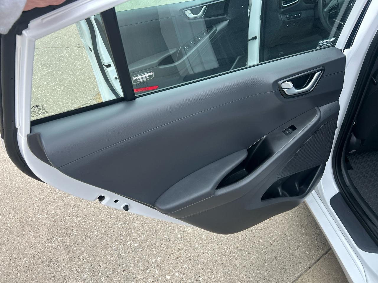 Hyundai Ioniq Hybrid SEL Hatchback 2017