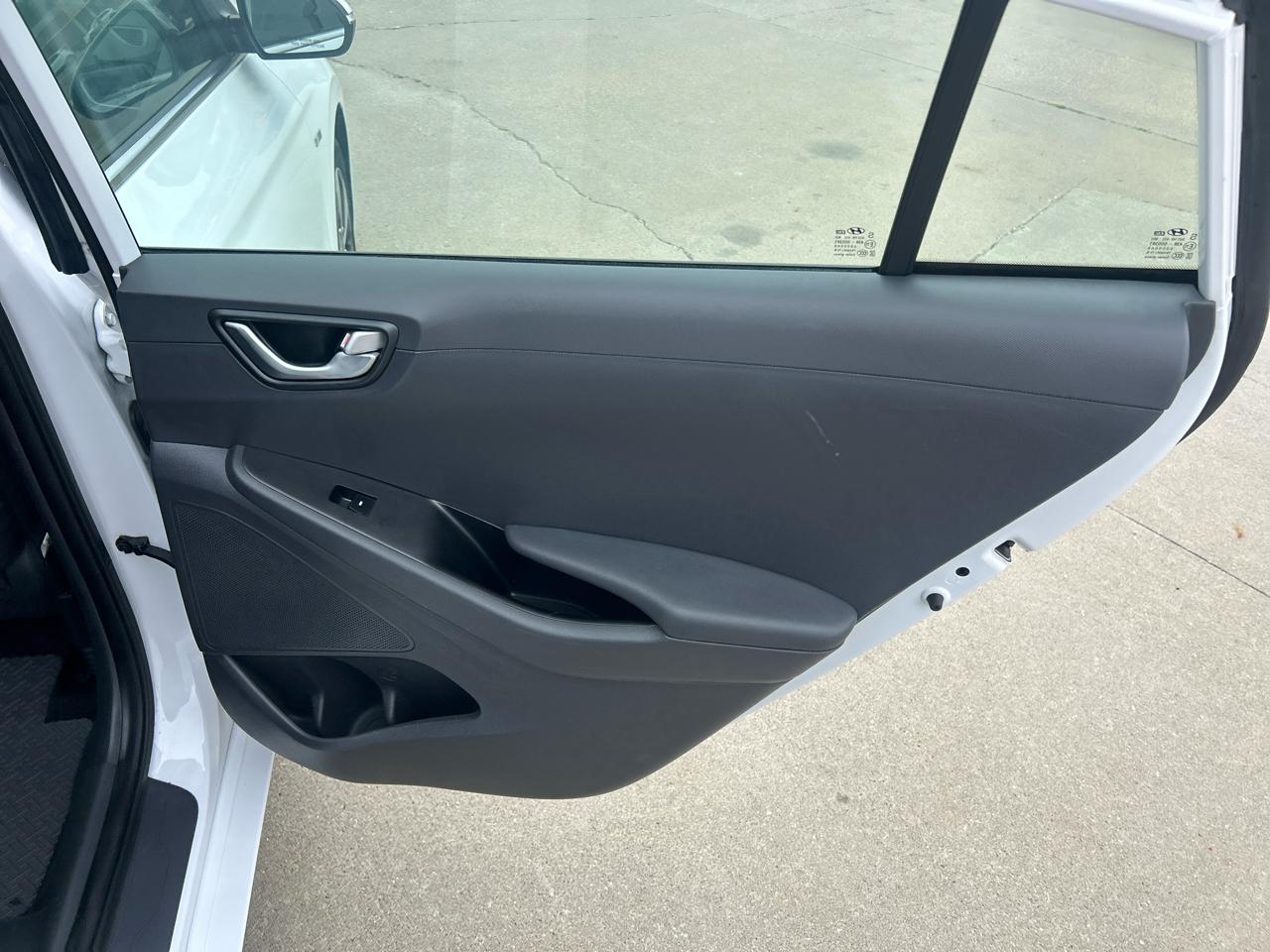 Hyundai Ioniq Hybrid SEL Hatchback 2017