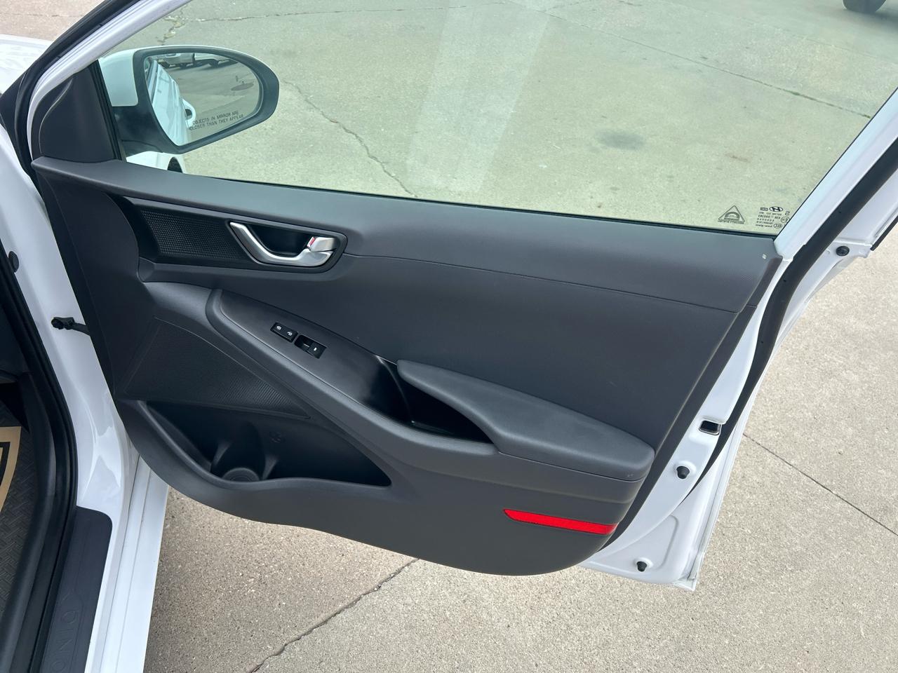 Hyundai Ioniq Hybrid SEL Hatchback 2017