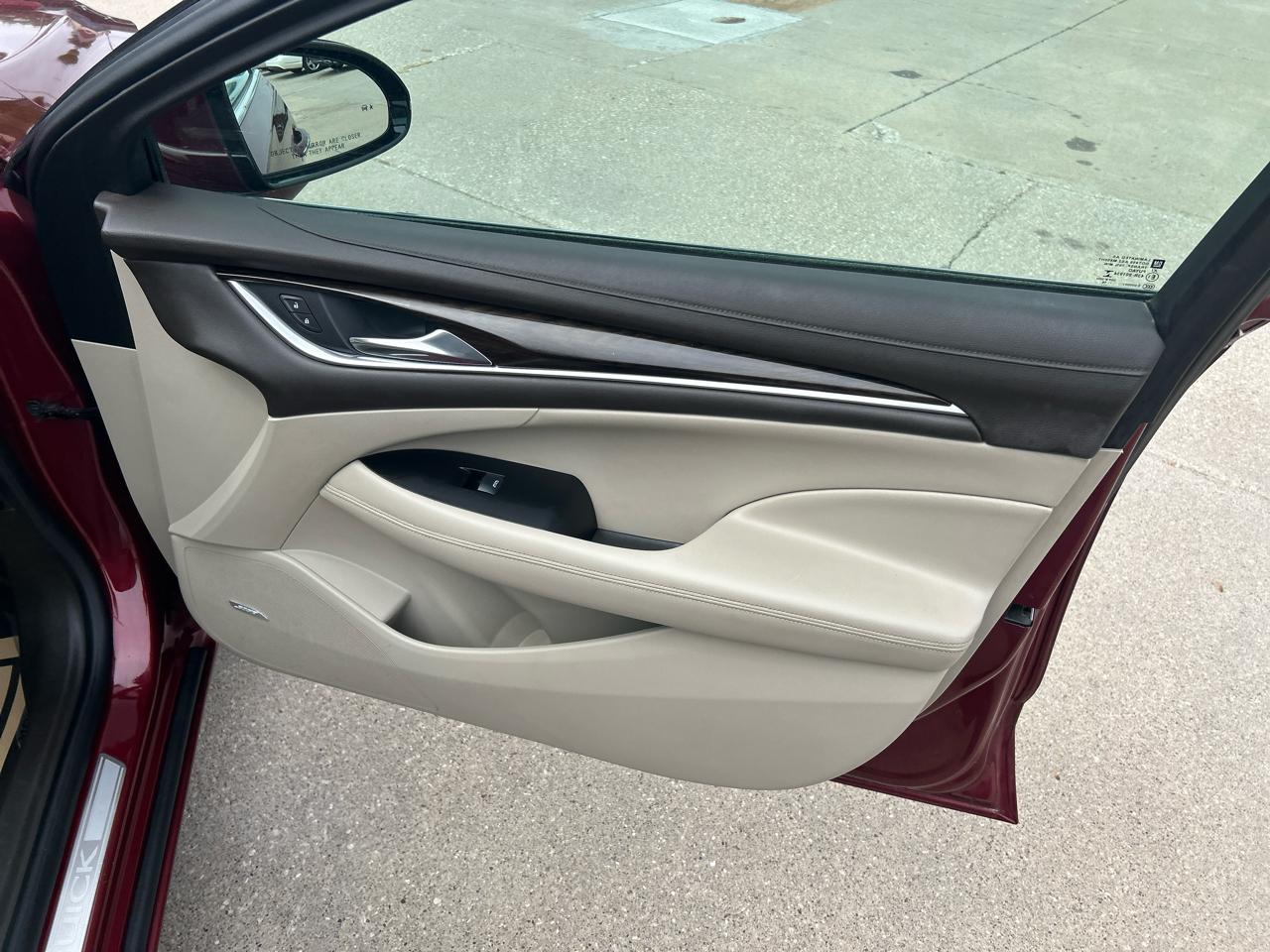 Buick LaCrosse 4dr Sdn Premium FWD 2017