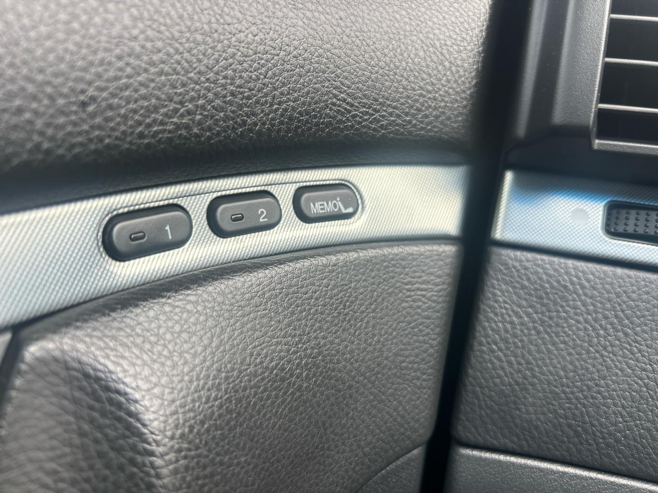 Acura TL 4dr Sdn MT 2006