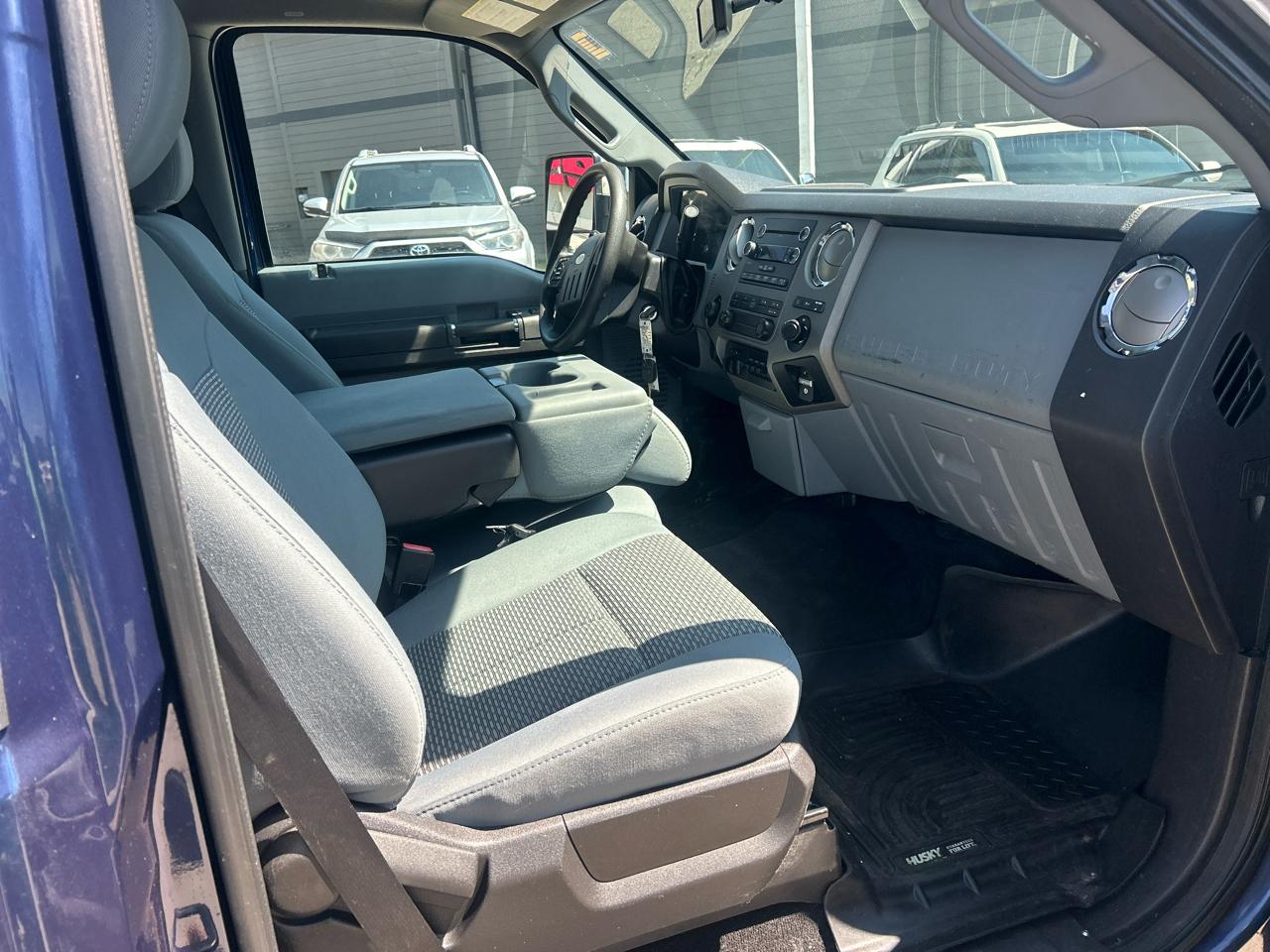 Ford Super Duty F-350 SRW 4WD Reg Cab 137" XLT 2012