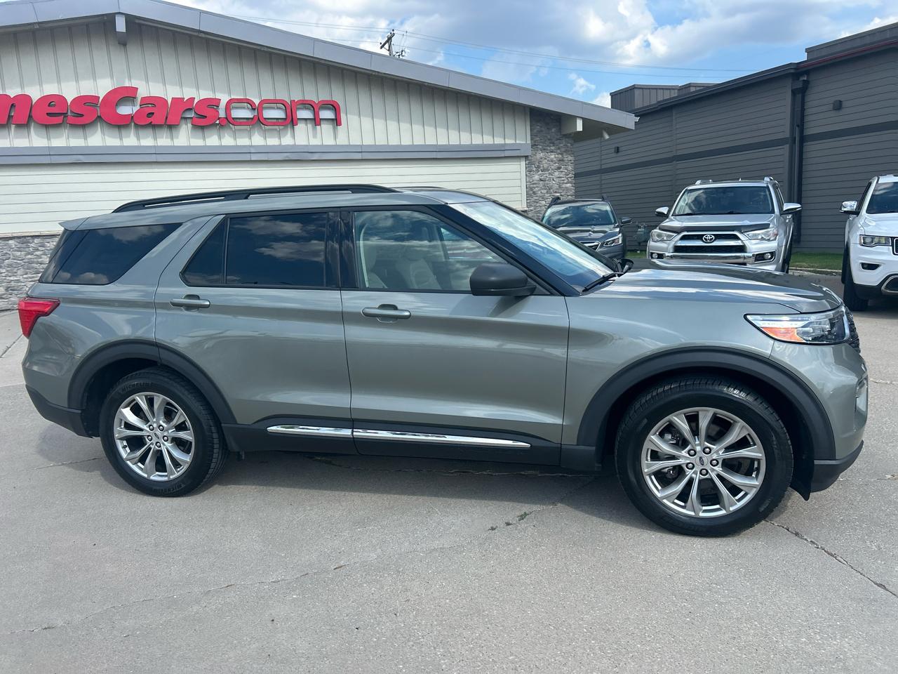 Ford Explorer XLT 4D SUV 4WD 2020