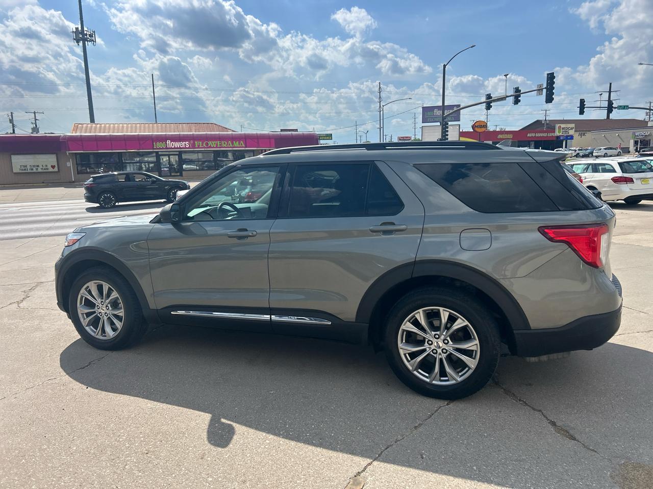Ford Explorer XLT 4D SUV 4WD 2020