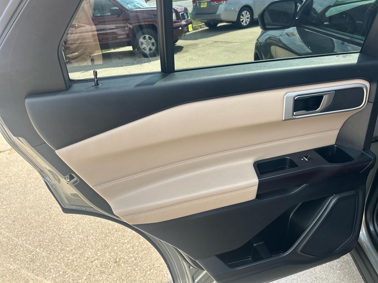 Ford Explorer XLT 4D SUV 4WD 2020