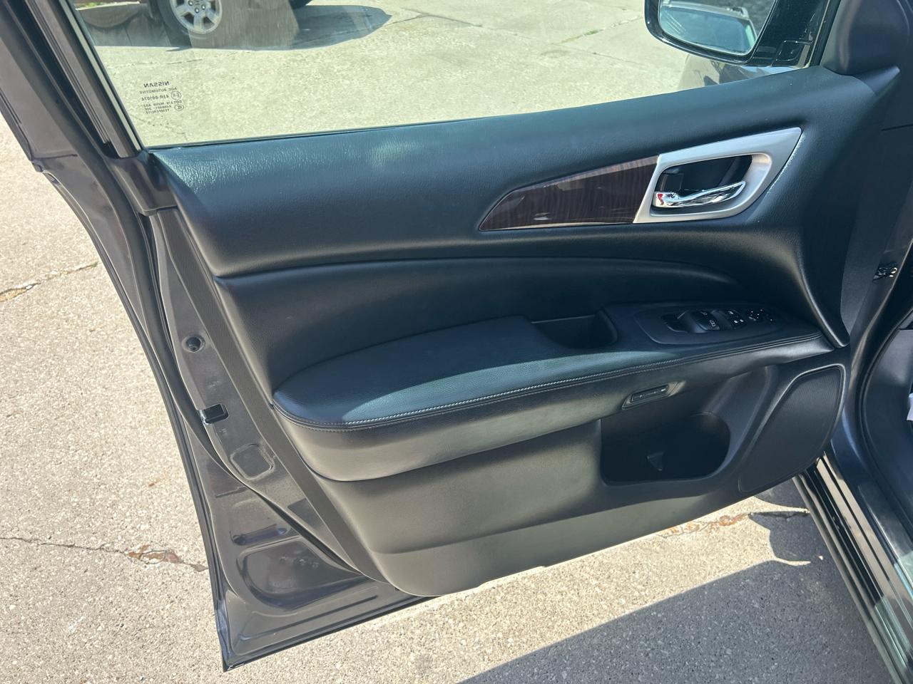 Nissan Pathfinder 4WD 4dr Platinum 2013