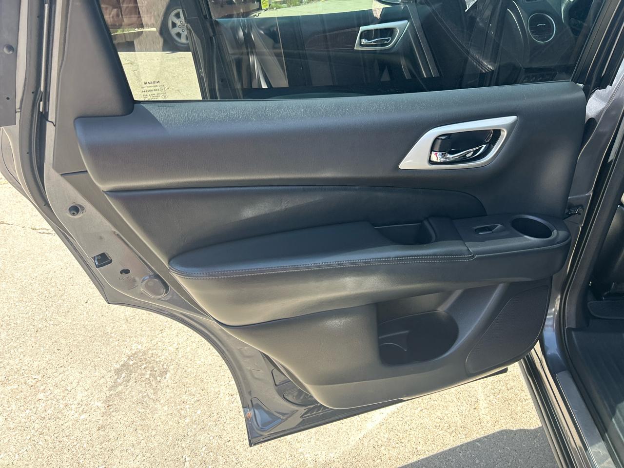 Nissan Pathfinder 4WD 4dr Platinum 2013