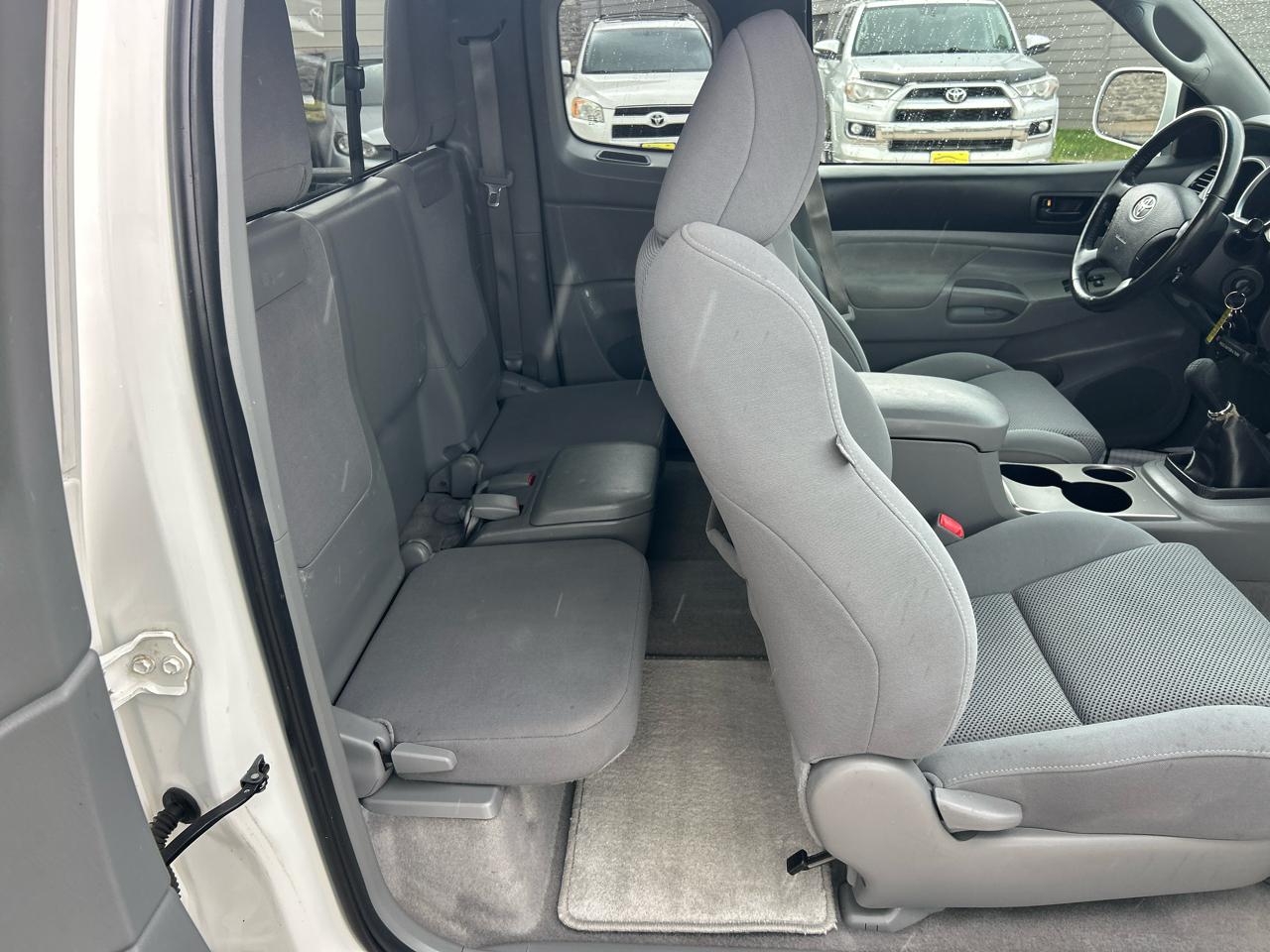 Toyota Tacoma 4WD Access V6 MT (Natl) 2010
