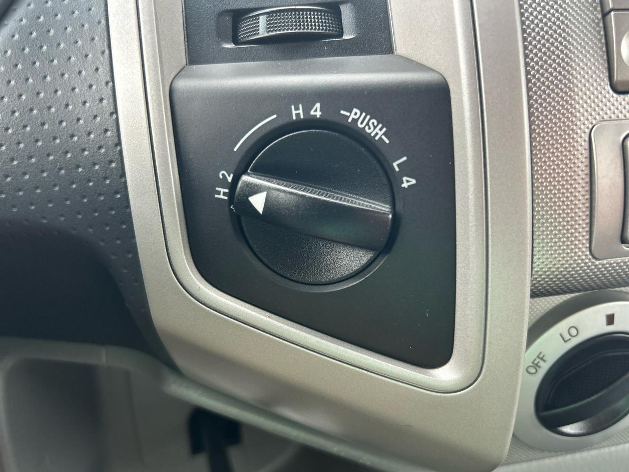 Toyota Tacoma 4WD Access V6 MT (Natl) 2010