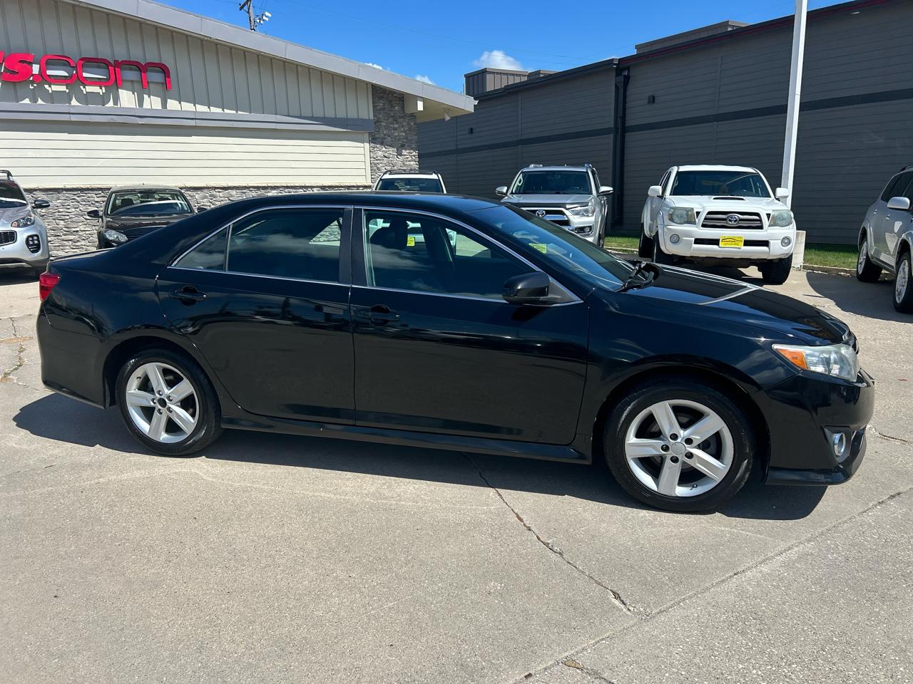 Toyota Camry 4dr Sdn I4 Auto SE (Natl) 2013