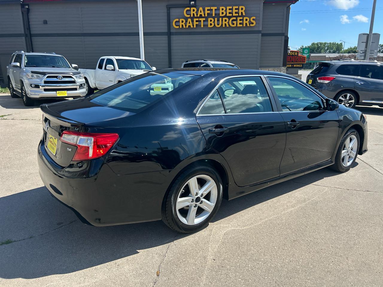 Toyota Camry 4dr Sdn I4 Auto SE (Natl) 2013