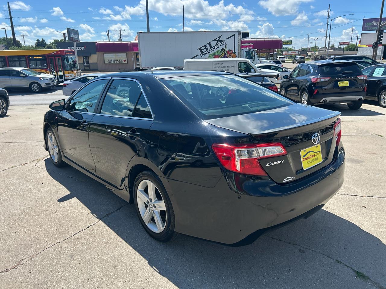 Toyota Camry 4dr Sdn I4 Auto SE (Natl) 2013