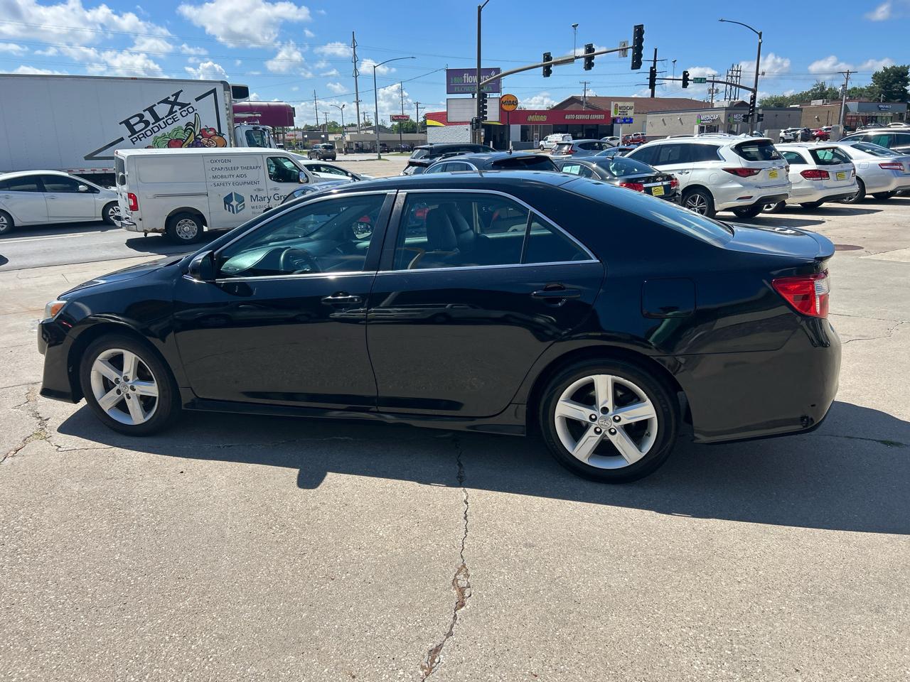 Toyota Camry 4dr Sdn I4 Auto SE (Natl) 2013