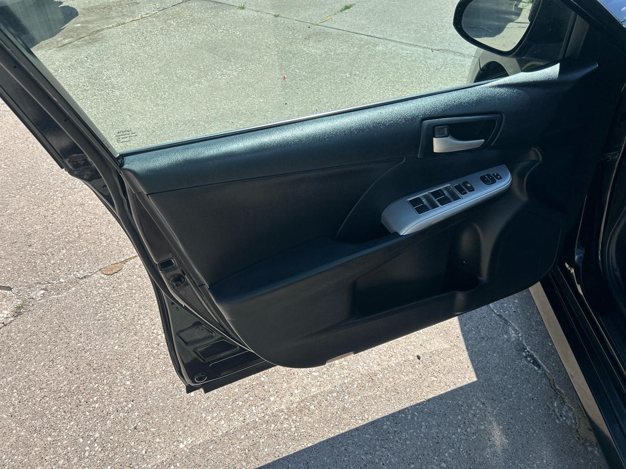 Toyota Camry 4dr Sdn I4 Auto SE (Natl) 2013