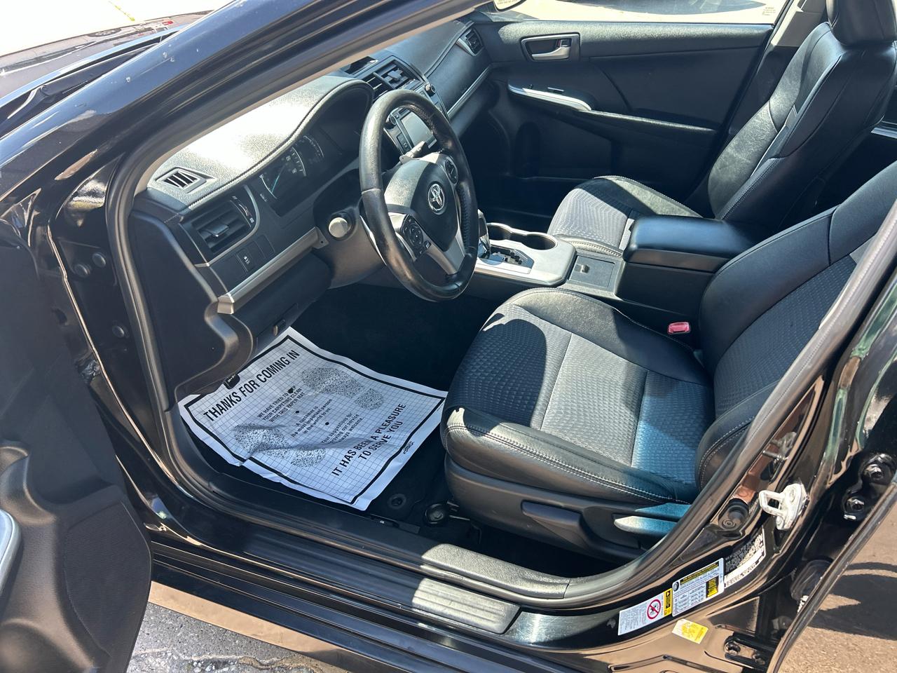 Toyota Camry 4dr Sdn I4 Auto SE (Natl) 2013