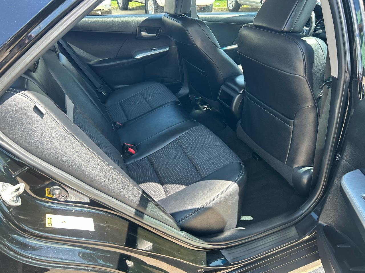 Toyota Camry 4dr Sdn I4 Auto SE (Natl) 2013