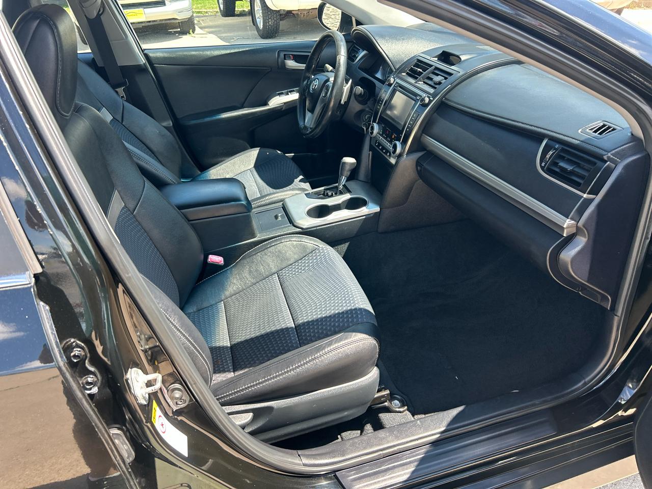Toyota Camry 4dr Sdn I4 Auto SE (Natl) 2013
