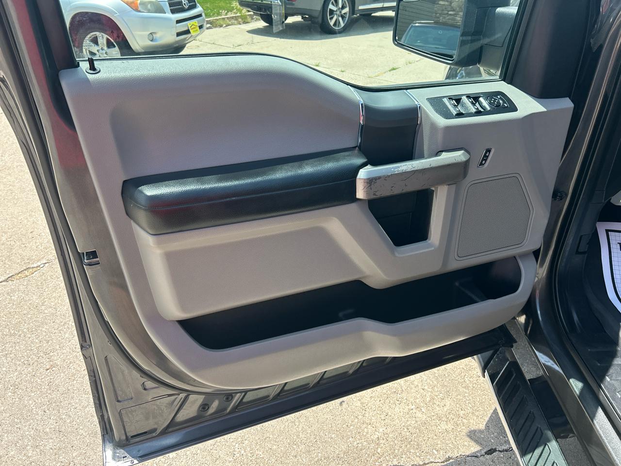 Ford F-150 4WD SuperCrew 145" XLT 2019