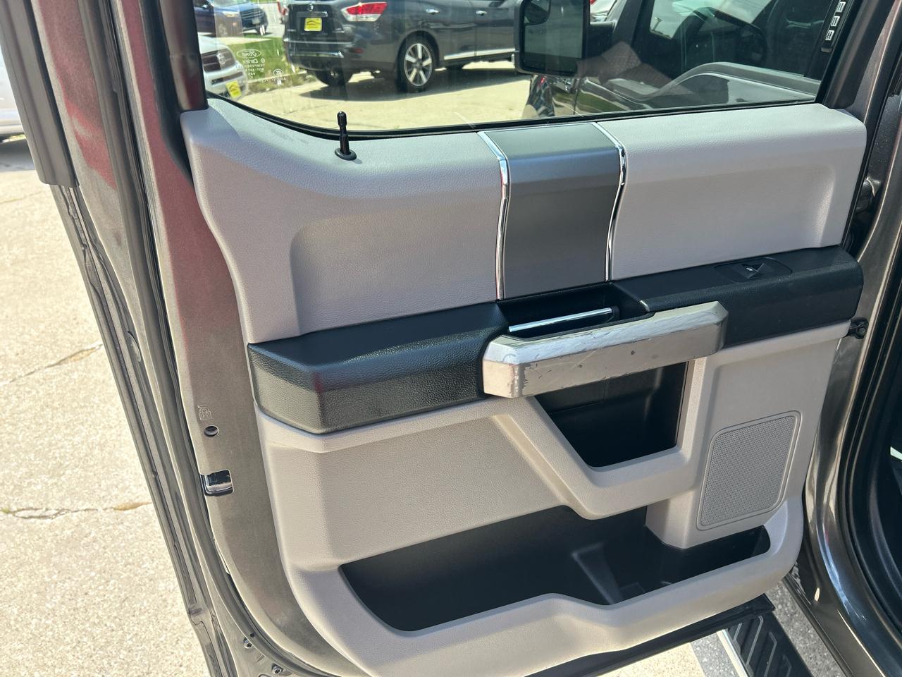 Ford F-150 4WD SuperCrew 145" XLT 2019