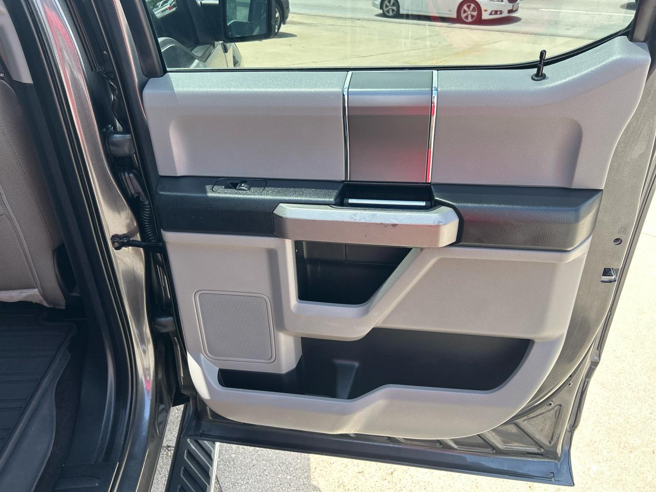 Ford F-150 4WD SuperCrew 145" XLT 2019