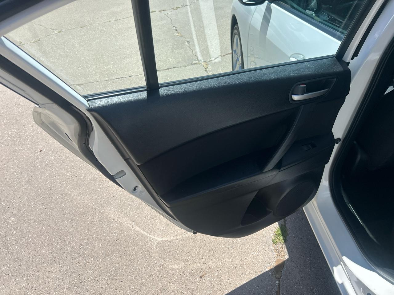 Mazda MAZDA3 4dr Sdn Auto i Touring 2011